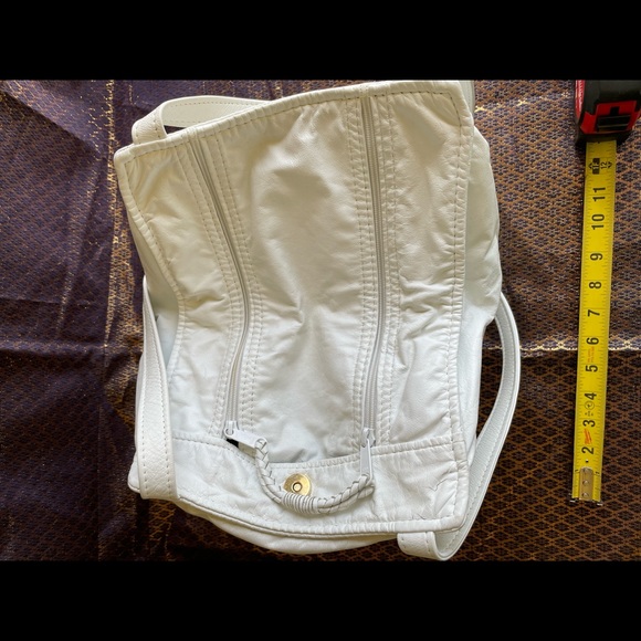 White designer White leather shoulder bag by East West Designs - Picture 8 of 10